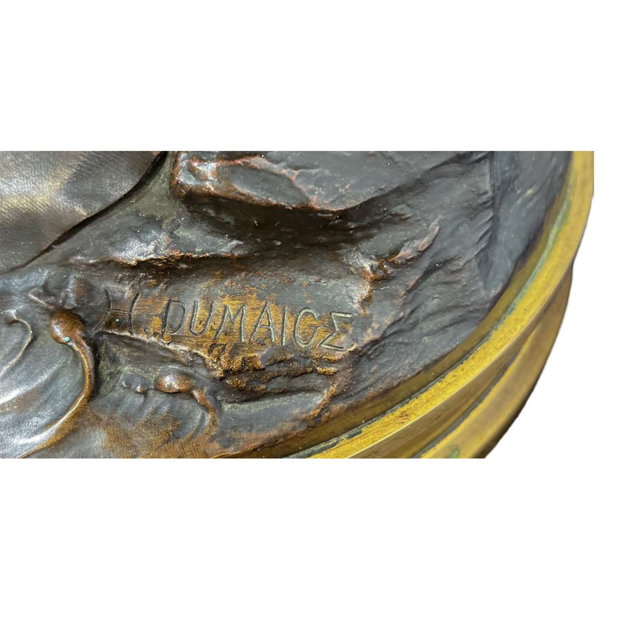 青铜女性人物雕像